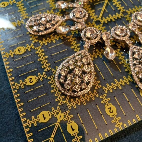 Rhinestone Graduated Bib Necklace - Picture 5 of 9